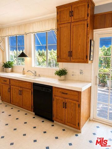 849 3rd Avenue, Los Angeles, CA 90005