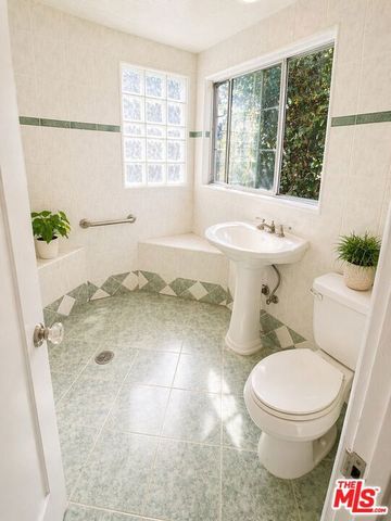 849 3rd Avenue, Los Angeles, CA 90005