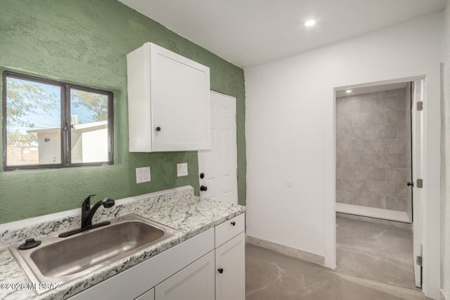 1008 W Saint Marys Road, Tucson, AZ 85745