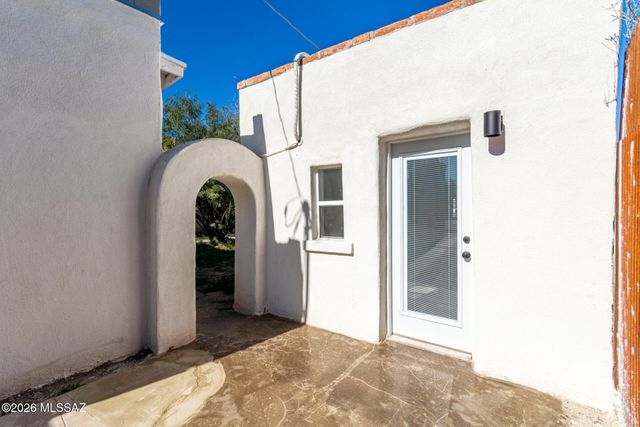 1008 W Saint Marys Road, Tucson, AZ 85745