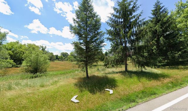 4175 Gregory Road, Lake Orion Village, MI 48359