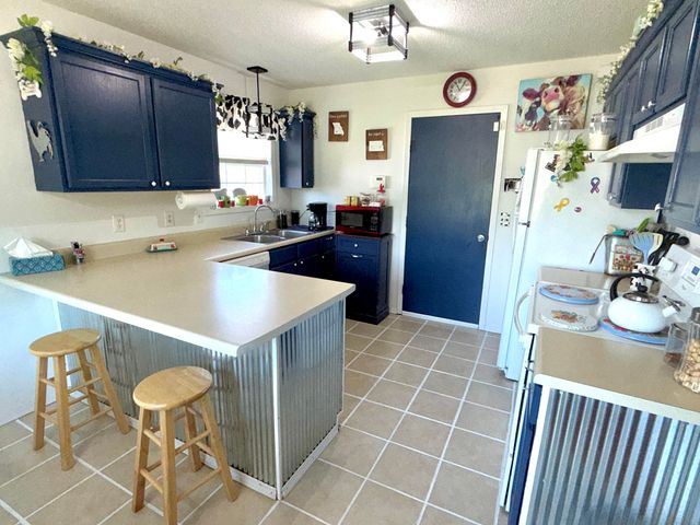707 S Sunmeadow Drive, Strafford, MO 65757
