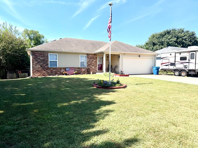 707 S Sunmeadow Drive, Strafford, MO 65757