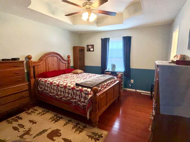 707 S Sunmeadow Drive, Strafford, MO 65757