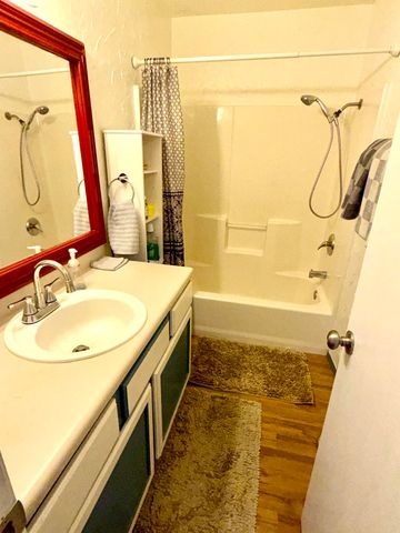 707 S Sunmeadow Drive, Strafford, MO 65757