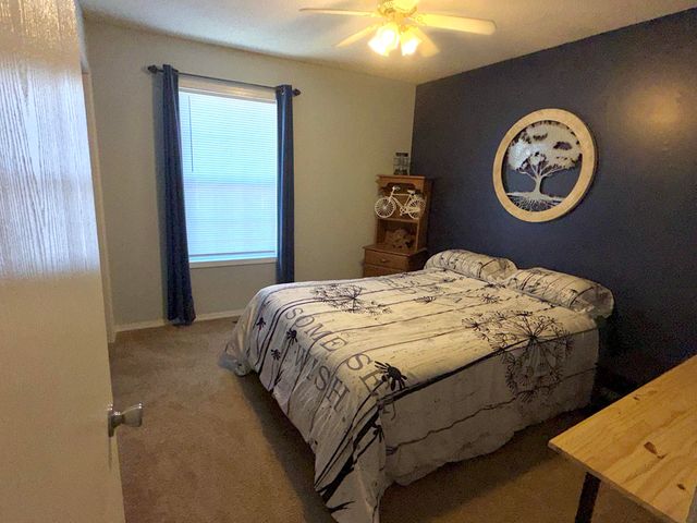 707 S Sunmeadow Drive, Strafford, MO 65757