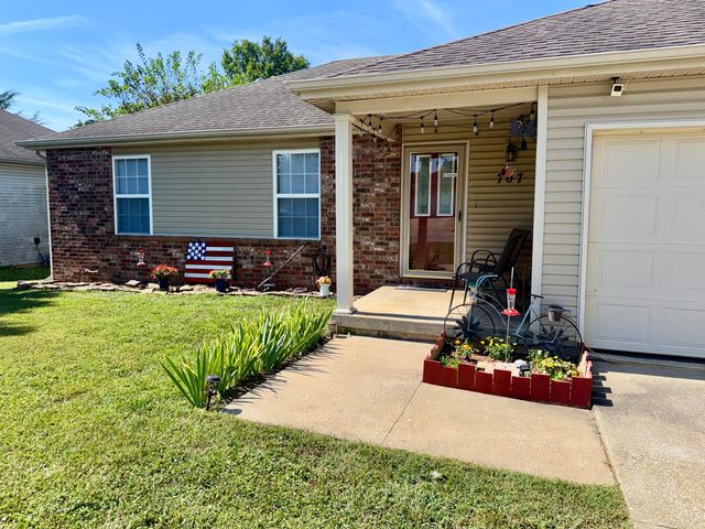 707 S Sunmeadow Drive, Strafford, MO 65757