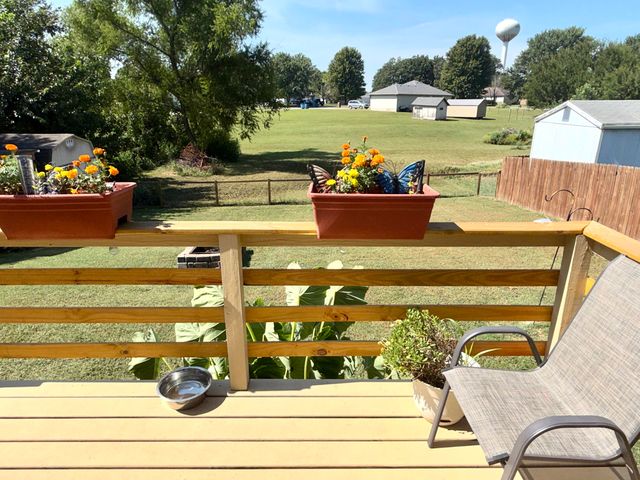 707 S Sunmeadow Drive, Strafford, MO 65757