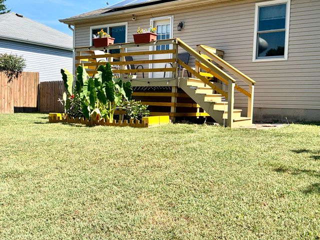 707 S Sunmeadow Drive, Strafford, MO 65757