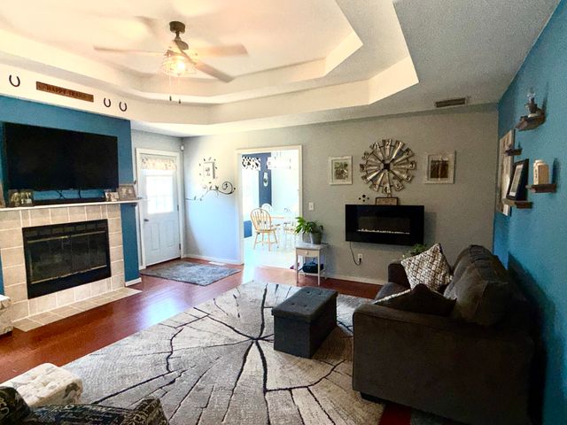 707 S Sunmeadow Drive, Strafford, MO 65757
