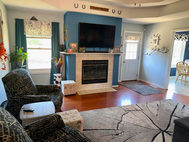 707 S Sunmeadow Drive, Strafford, MO 65757