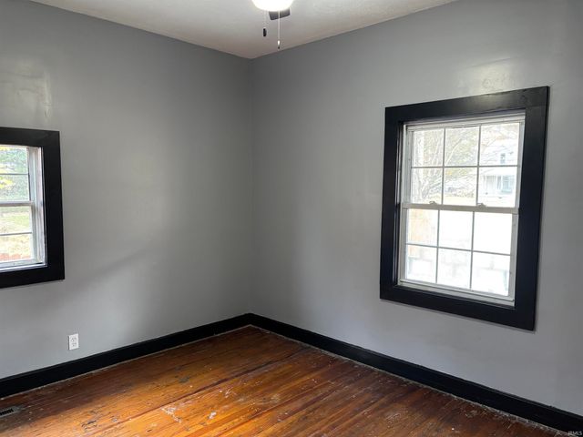 620 Main Street, Grandview, IN 47615