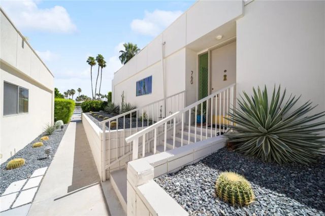 760 E La Verne, Palm Springs, CA 92264