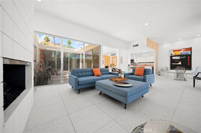760 E La Verne, Palm Springs, CA 92264