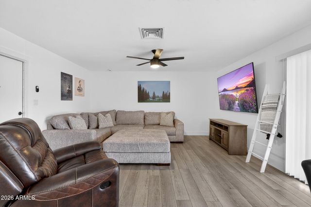 2601 E HOPI Avenue E, Mesa, AZ 85204