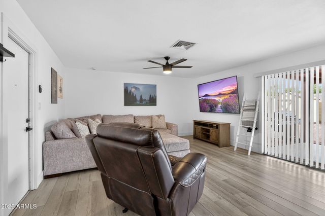 2601 E HOPI Avenue E, Mesa, AZ 85204