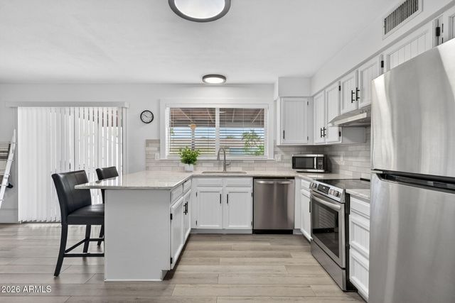 2601 E HOPI Avenue E, Mesa, AZ 85204