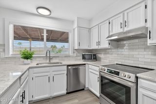 2601 E HOPI Avenue E, Mesa, AZ 85204