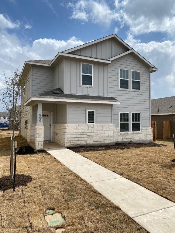906 Main ST, Hutto, TX 78634