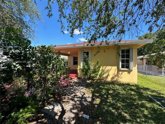 2235 Farragut Street, Hollywood, FL 33020