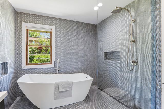 2011 Toledo Avenue N, Golden Valley, MN 55422