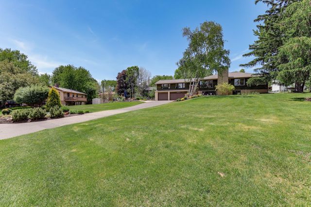 2011 Toledo Avenue N, Golden Valley, MN 55422
