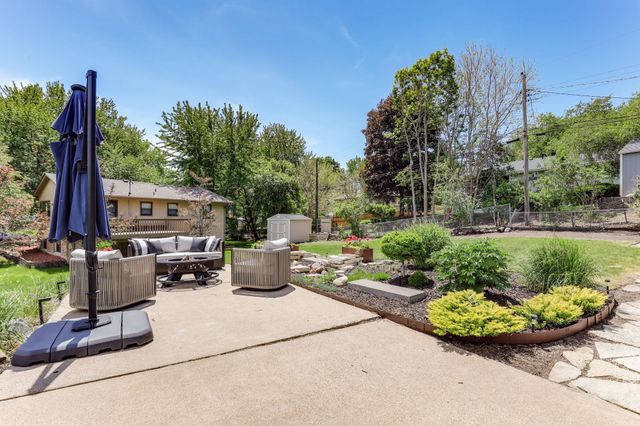 2011 Toledo Avenue N, Golden Valley, MN 55422