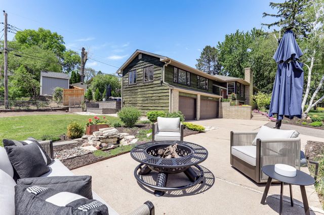 2011 Toledo Avenue N, Golden Valley, MN 55422