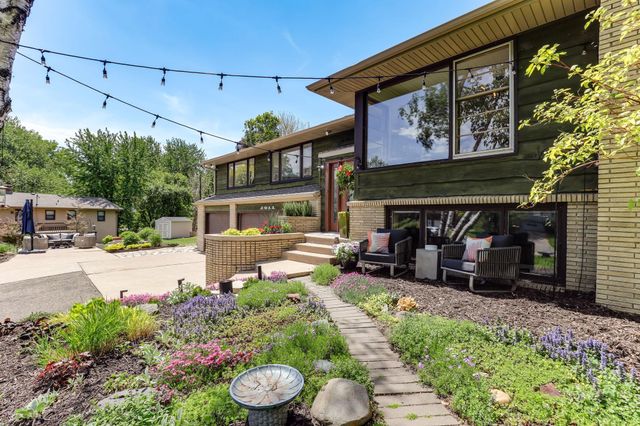 2011 Toledo Avenue N, Golden Valley, MN 55422