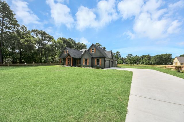 11662 South Branch Dr, Plantersville, TX 77363