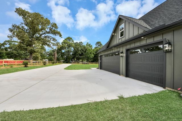 11662 South Branch Dr, Plantersville, TX 77363
