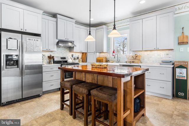 8 LANTERN LN, Woodstown, NJ 08098