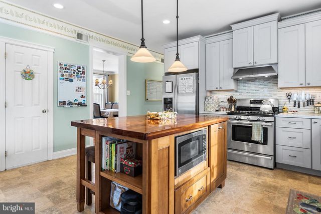 8 LANTERN LN, Woodstown, NJ 08098