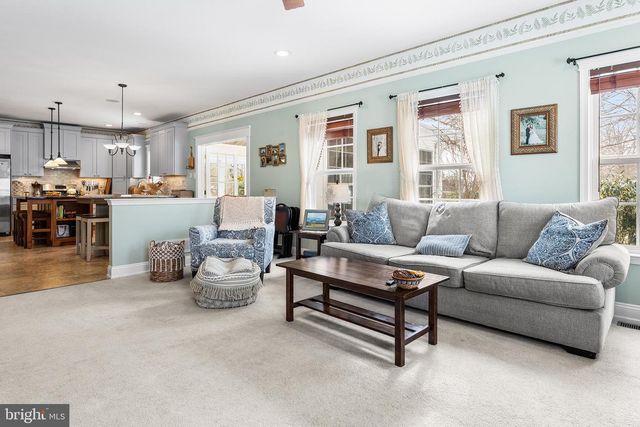 8 LANTERN LN, Woodstown, NJ 08098