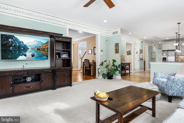 8 LANTERN LN, Woodstown, NJ 08098