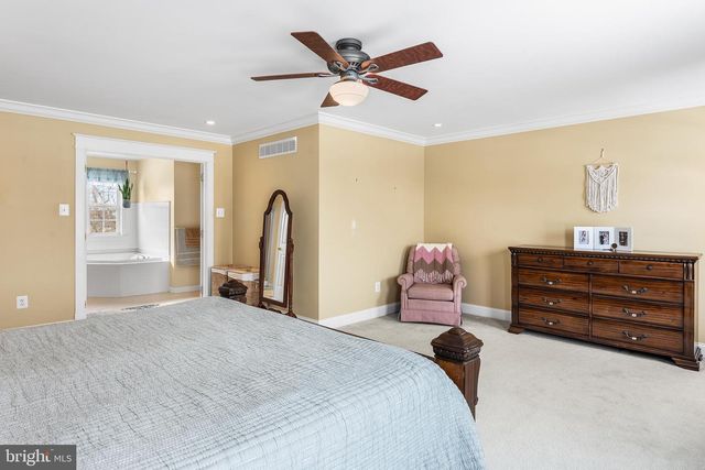 8 LANTERN LN, Woodstown, NJ 08098