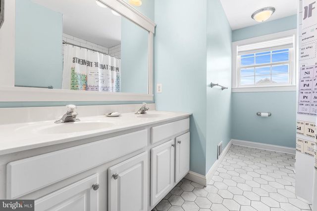 8 LANTERN LN, Woodstown, NJ 08098