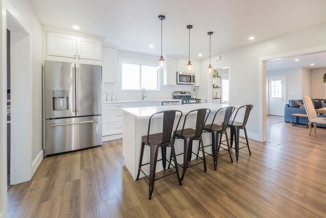 2 Harding Ave, Plymouth, MA 02360
