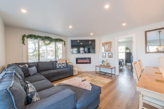 2 Harding Ave, Plymouth, MA 02360