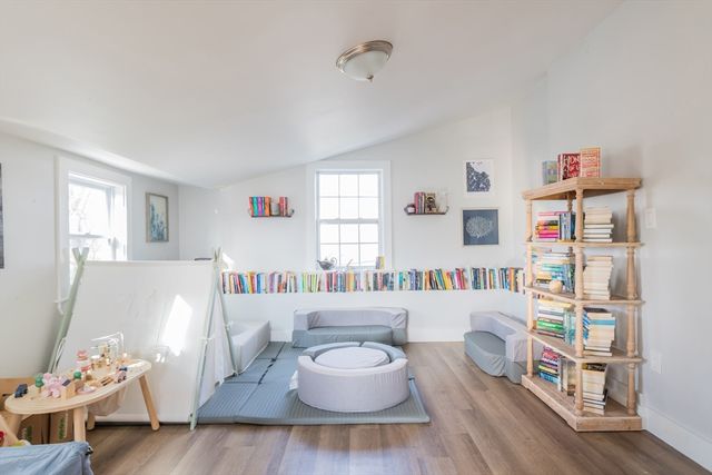 2 Harding Ave, Plymouth, MA 02360