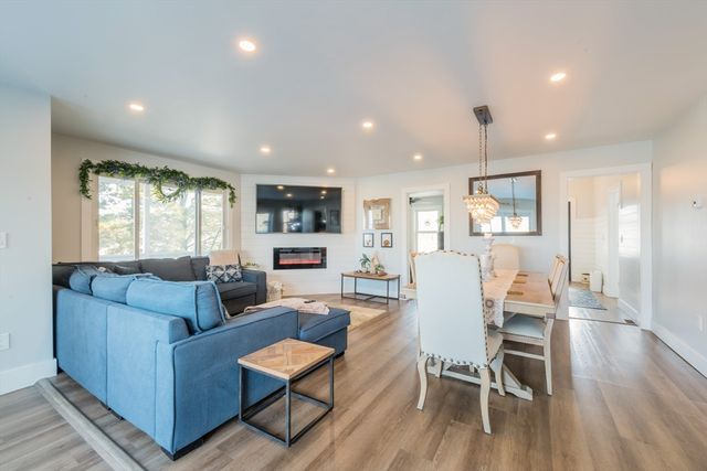 2 Harding Ave, Plymouth, MA 02360