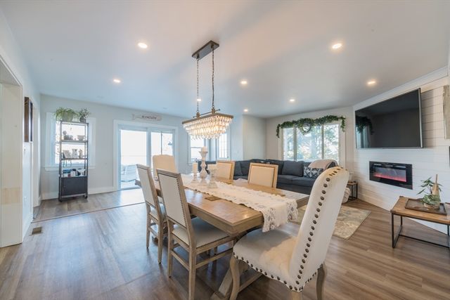2 Harding Ave, Plymouth, MA 02360
