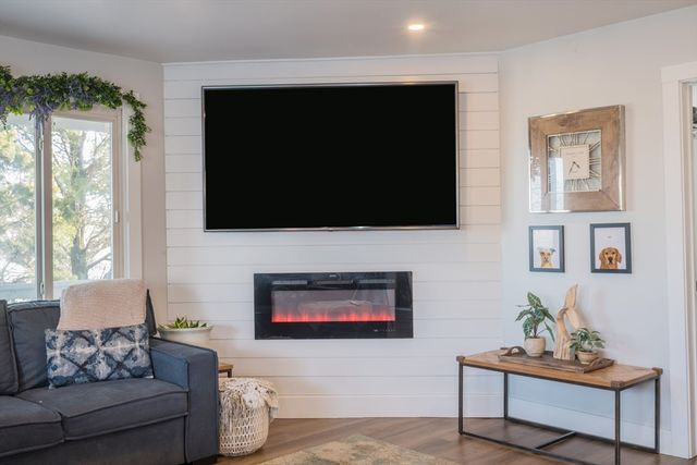 2 Harding Ave, Plymouth, MA 02360