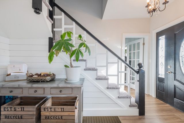 2 Harding Ave, Plymouth, MA 02360