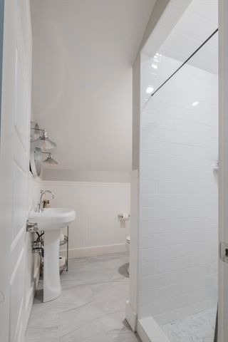 2 Harding Ave, Plymouth, MA 02360
