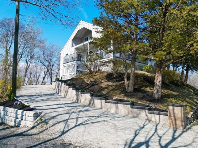 2 Harding Ave, Plymouth, MA 02360