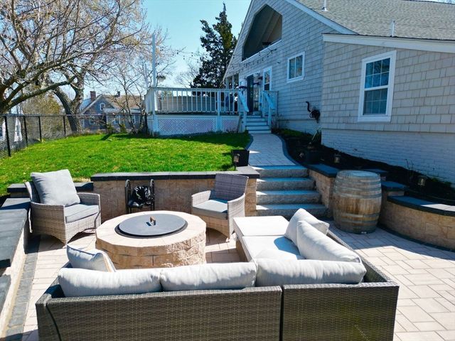 2 Harding Ave, Plymouth, MA 02360