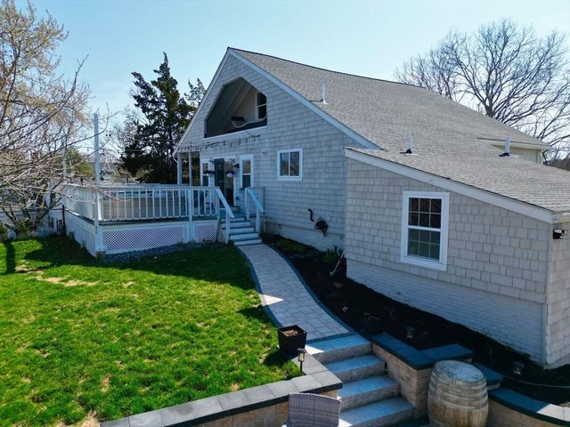 2 Harding Ave, Plymouth, MA 02360