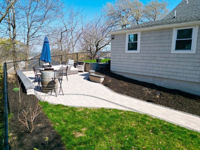 2 Harding Ave, Plymouth, MA 02360