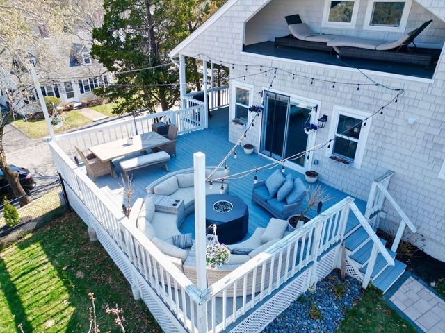 2 Harding Ave, Plymouth, MA 02360